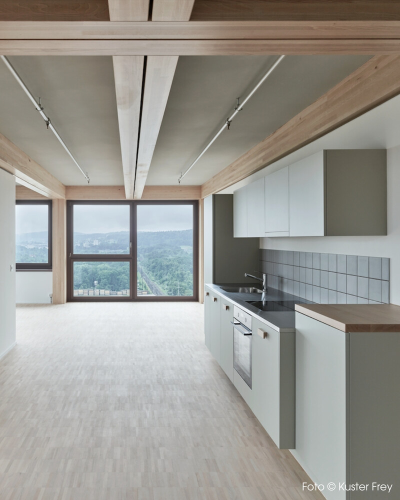 Imposantes Hochhaus aus Schweizer Holz