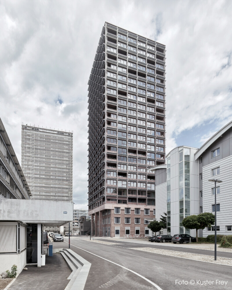 Imposantes Hochhaus aus Schweizer Holz